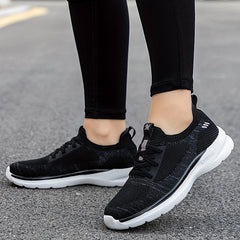 Women's Breathable Mesh Sneakers Lace up Sporty Non slip Outdoor Running Shoes