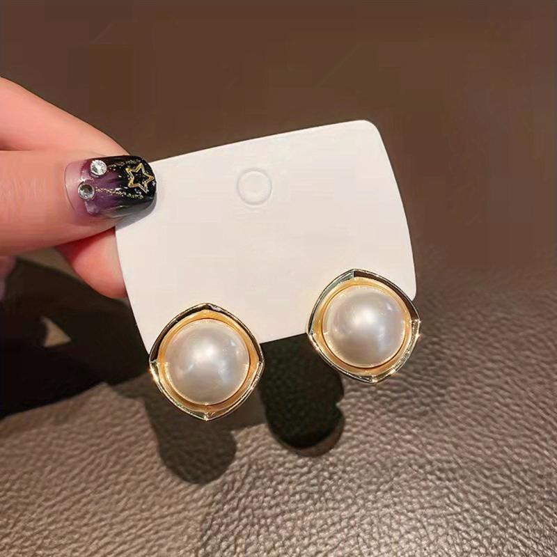 Pearl Stud Earrings Women Classic Jewelry Round Delicate Temperament