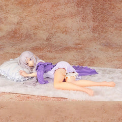 Girl with Pillow & Cat Anime Figure Gift for Anime Fans Boys Model Decoration