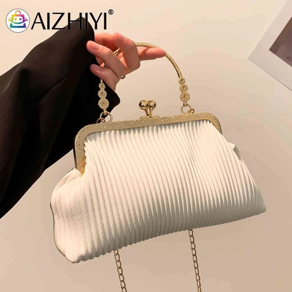 Chain Ladies Messenger Bag Clutch Bag Portable Soft Metal Buckle