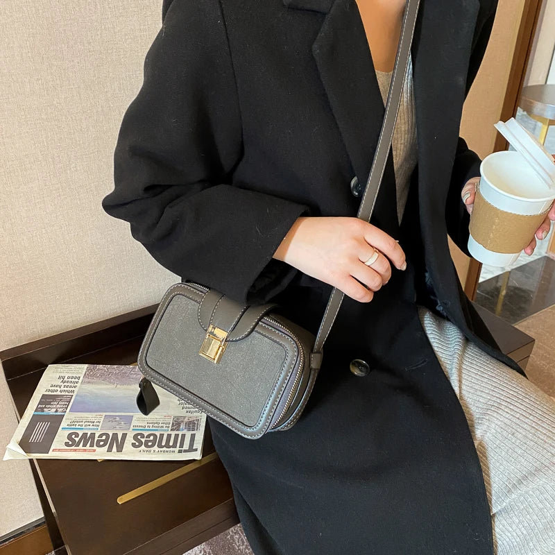Retro Leather Crossbody Bag for Women Zipper Pouch Vintage Small Shoulder Bag