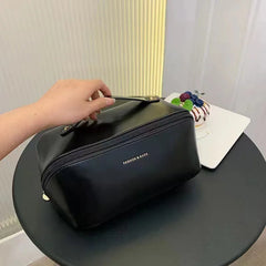 Large-capacity Portable Girl Makeup Bag Women Cosmetic Bag Toiletries Organizer