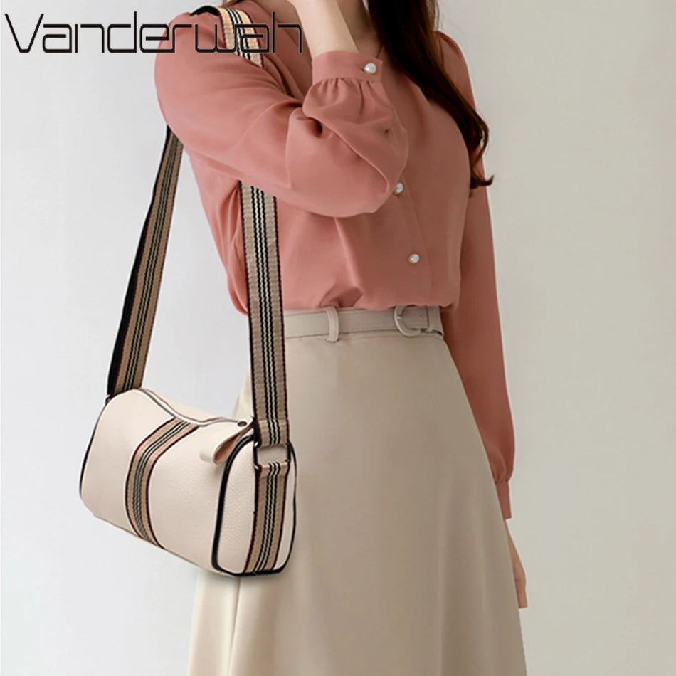 Cowhide Leather Crossbody Messenger Bag Retro Style Female Bolsos
