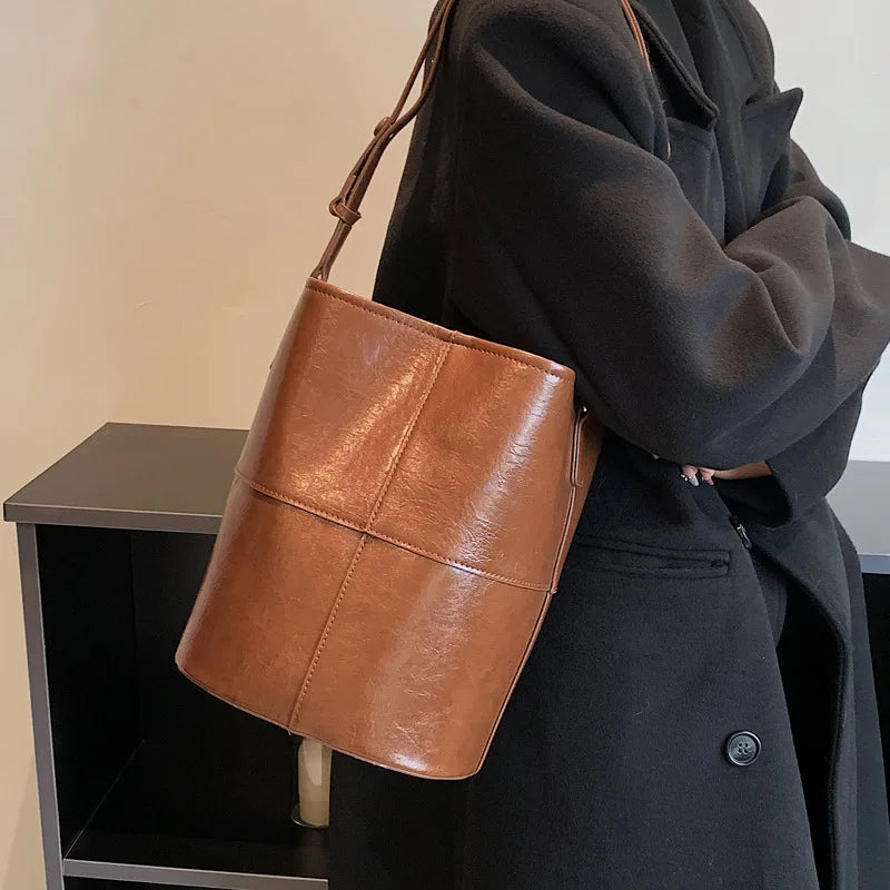 Large Capacity Bucket Bag Western Style Female Shoulder Bags Retro Messenger