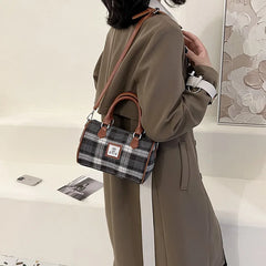 Women's Casual Lattice Messenger Bag Western Retro Art In Handbag
