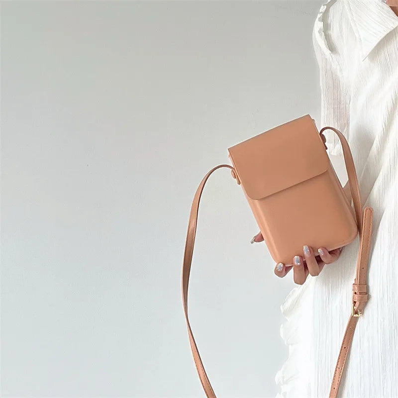 Women's Leather Saddle Crossbody Handbag