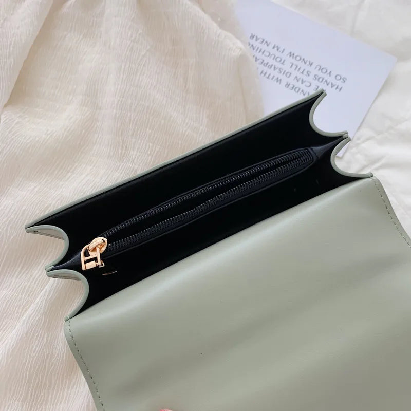Wide Strap Shoulder Bags for Women Chain Messenger Crossbody Bags