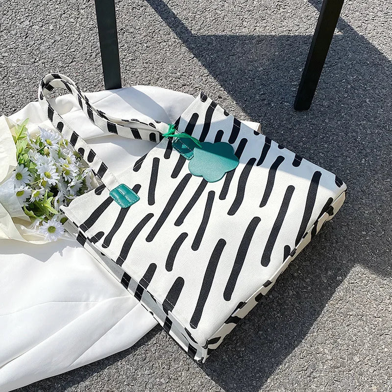 Women Canvas Bag Large-capacity Shoulder Bag Female Ins Hot Niche Tote Bag Hand