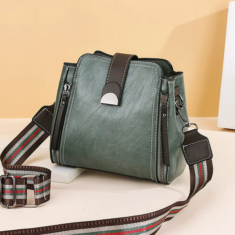 Retro Women's Wide Shoulder Strap Large Capacity Messenger Bag