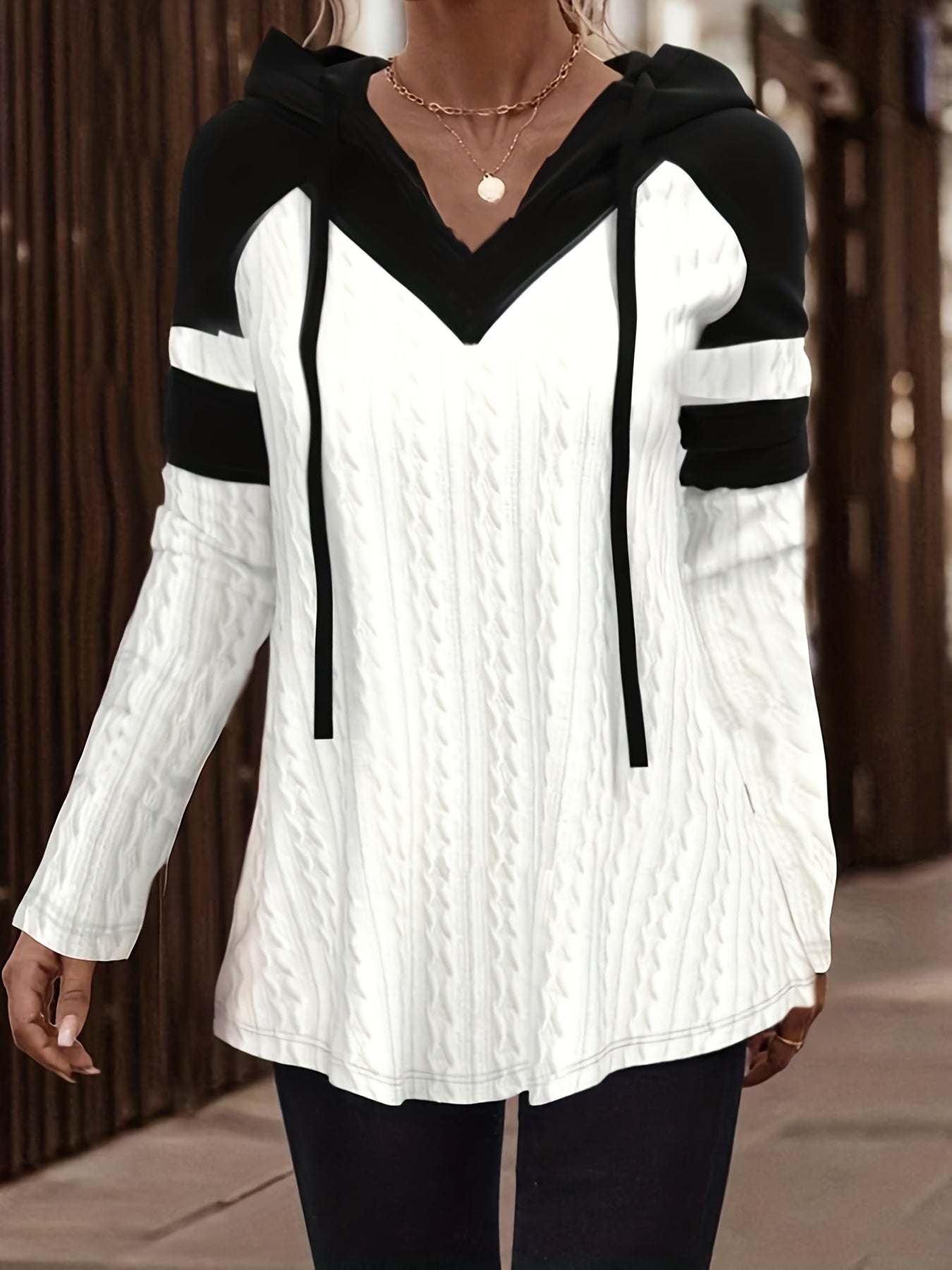  Women's Colorblock Cable Hoodie