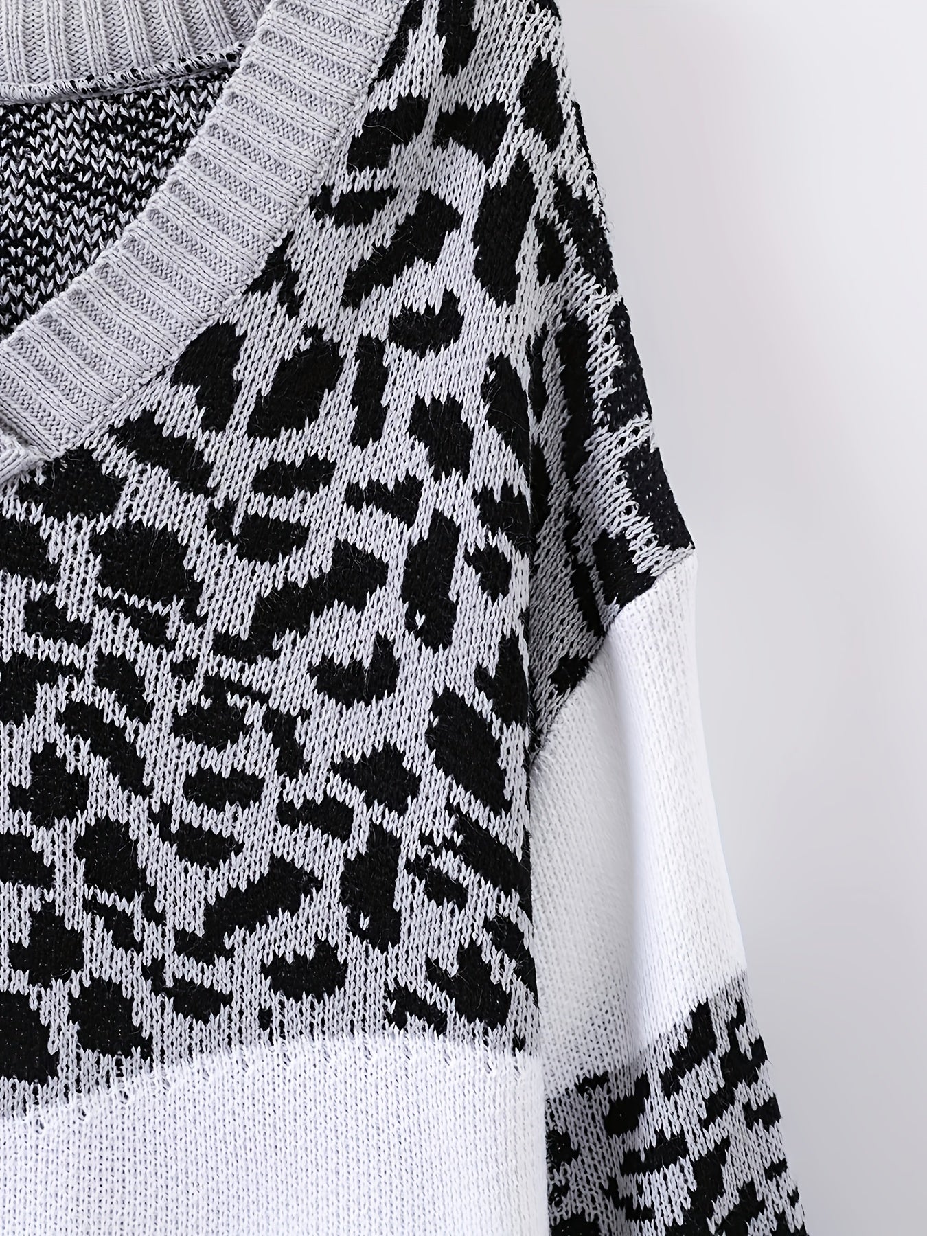  Colorblock Leopard Print V-Neck Sweater
