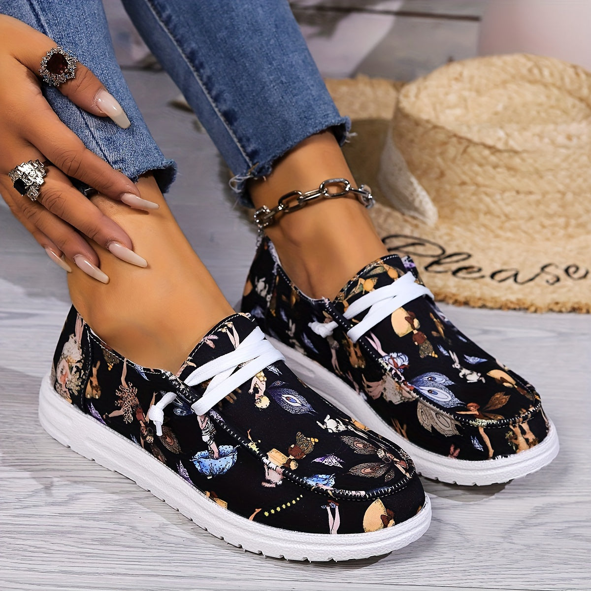 Women's Cartoon Print Lace-Up Canvas Skateboard Shoes