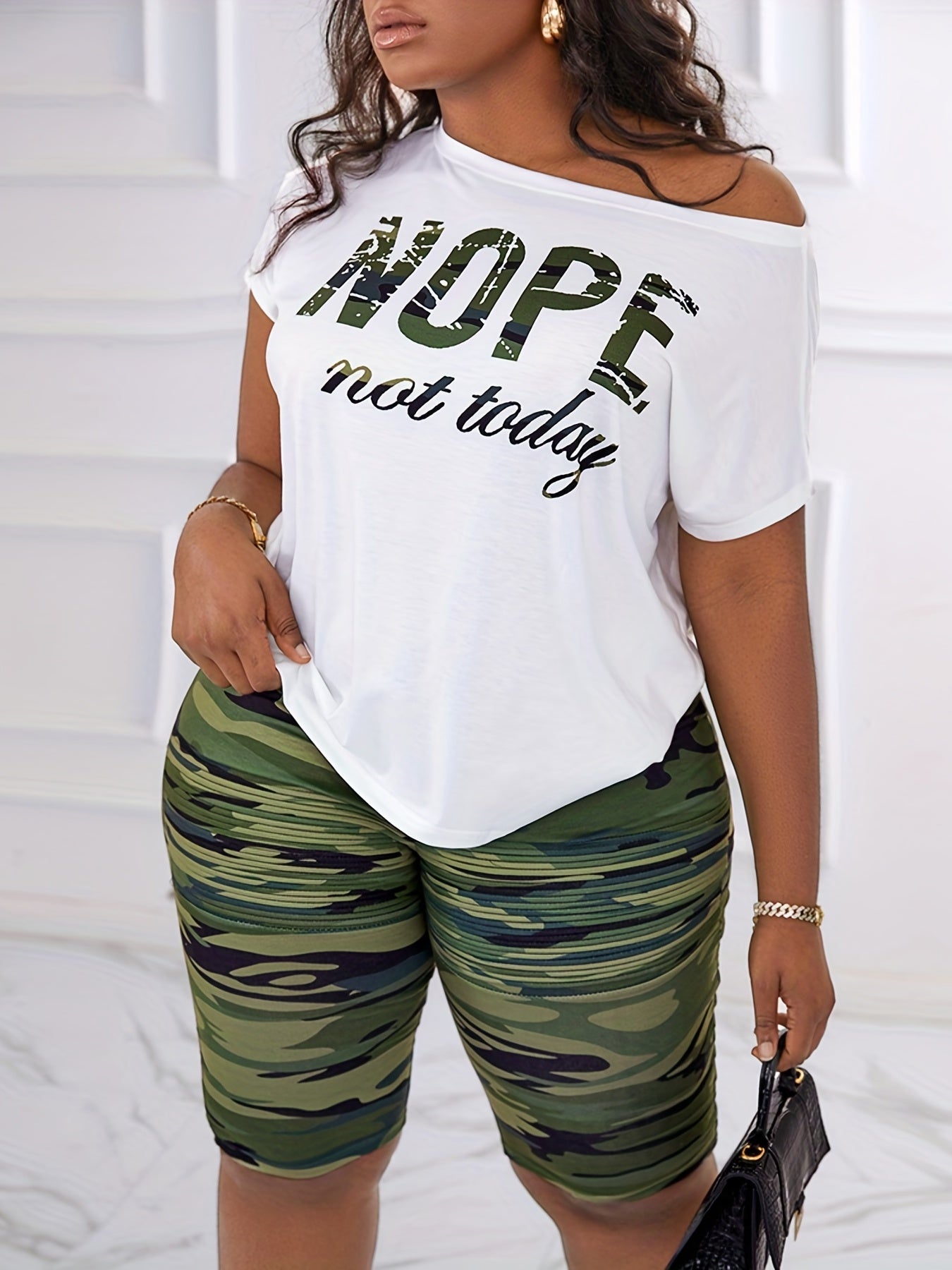  2 Piece Set: Slogan Print Top & Camo Print Shorts