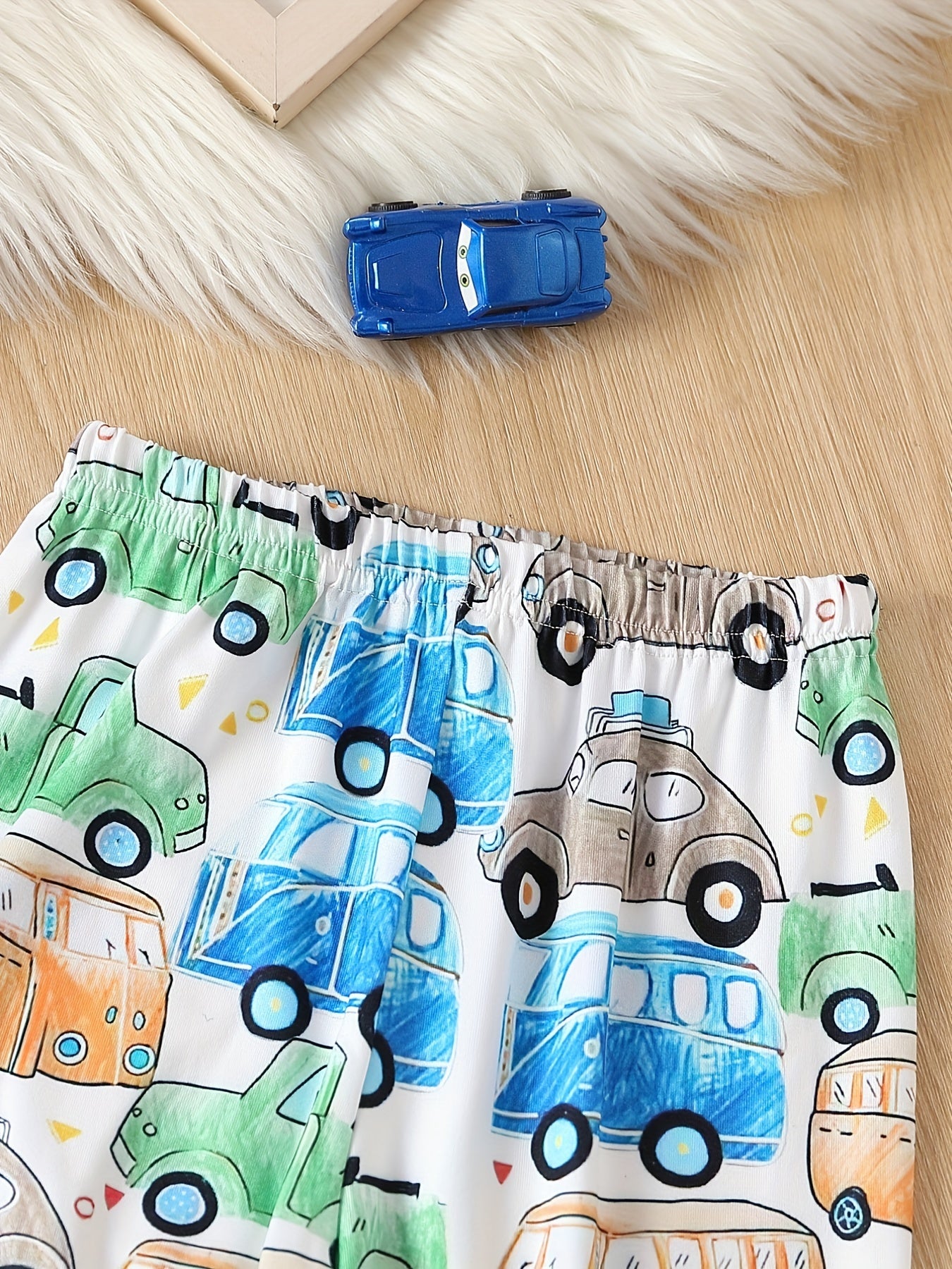 Boy's Graffiti Car Print Pajama Set Long Sleeve Top & Pants