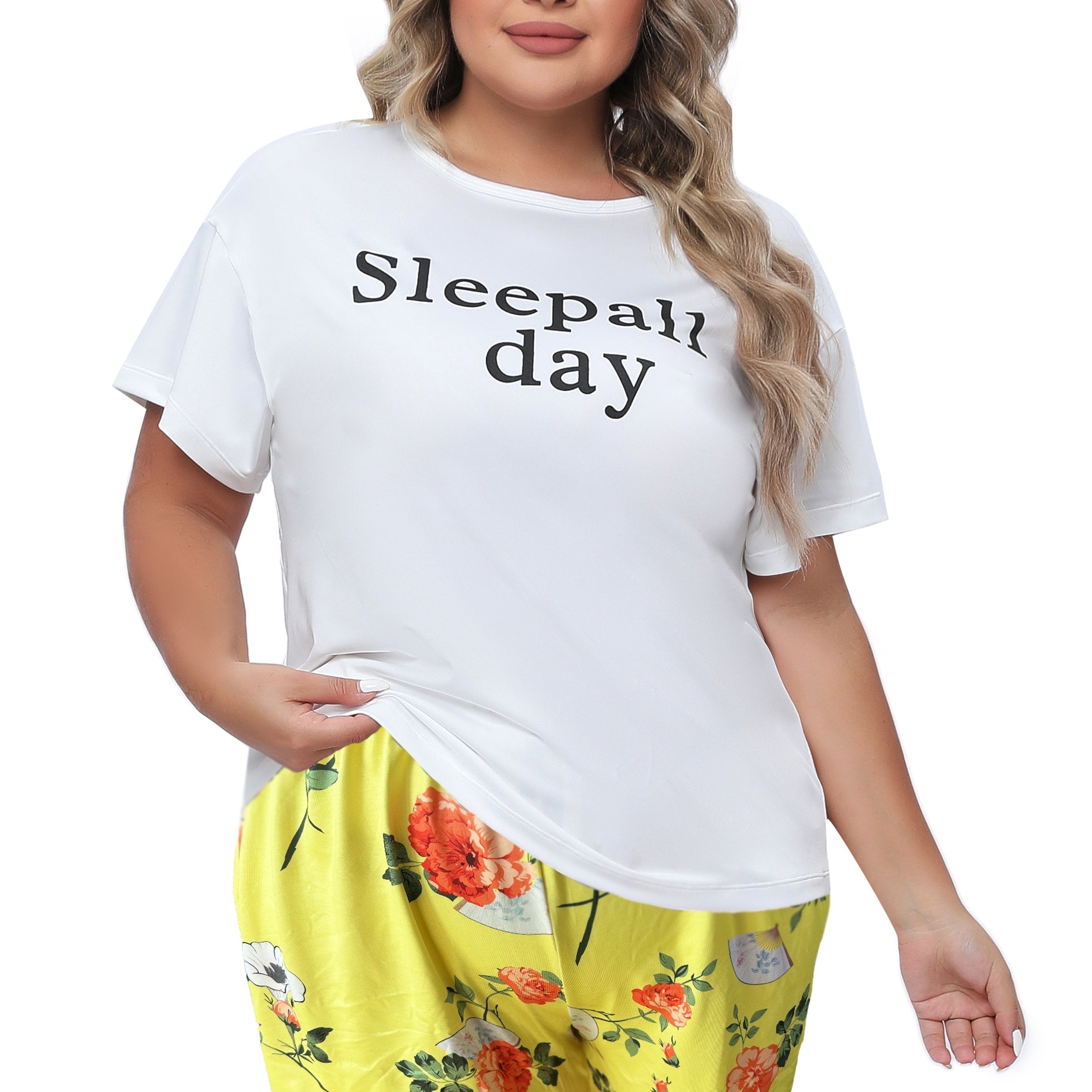  Letter & Floral Print Tee & Shorts Loungewear Set Pajama