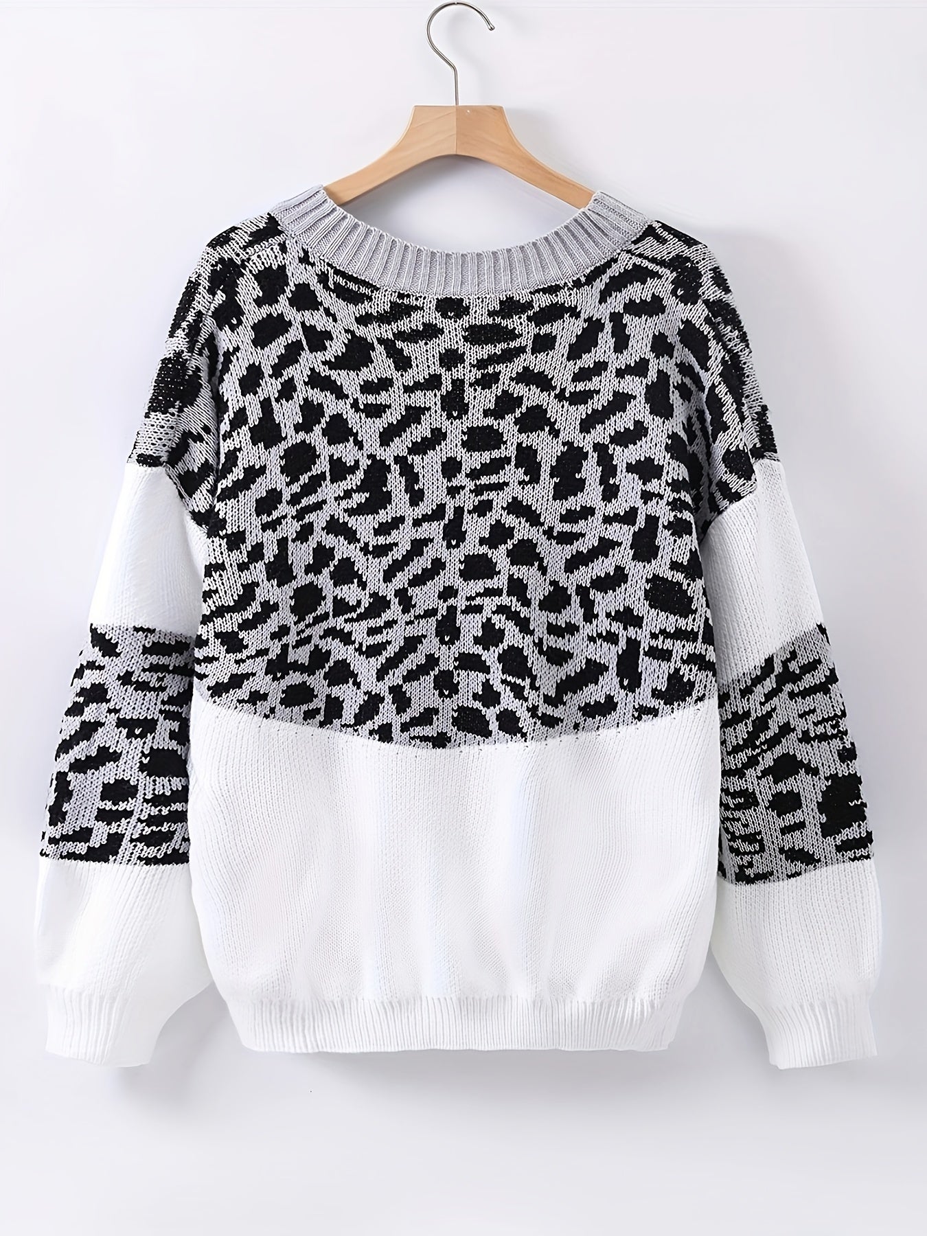  Colorblock Leopard Print V-Neck Sweater