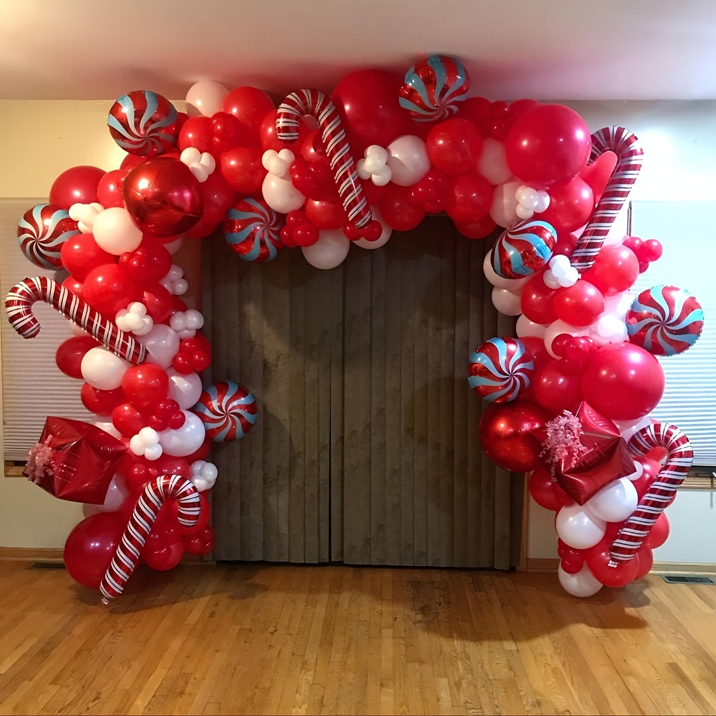 136pcs Xmas Balloon Garland Arch Kit Red and White Candy Cane Foil Balloons