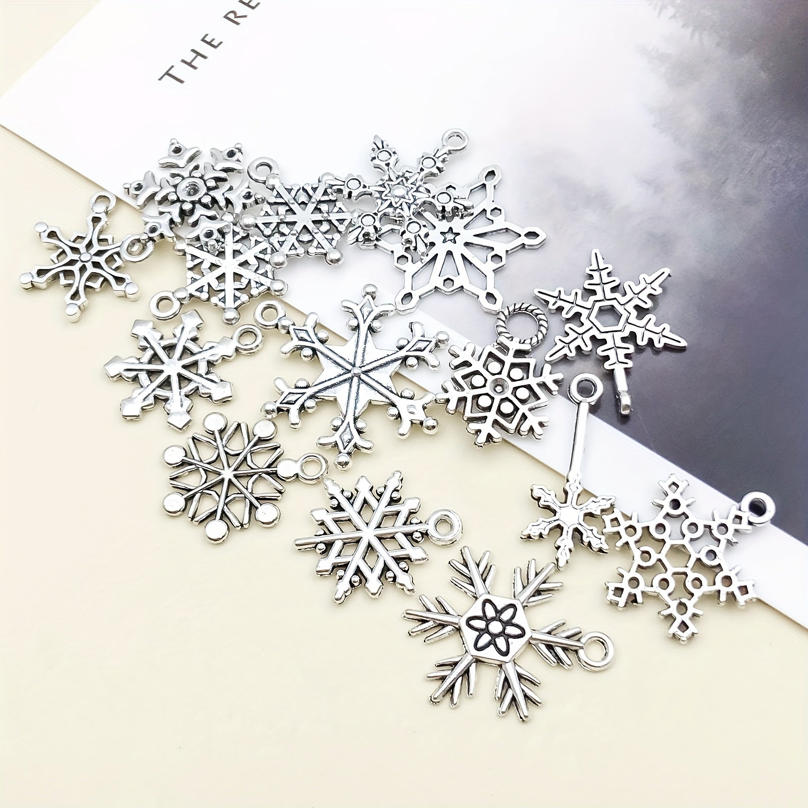 16pcs Snowflake Pattern Pendants for DIY Jewelry