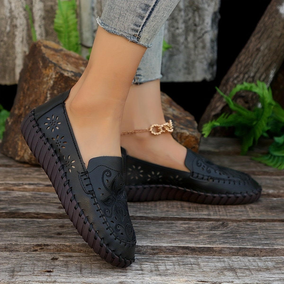 Women's Hollow Out Slip On Embroidered Shoes Lightweight Outdoor Shoes