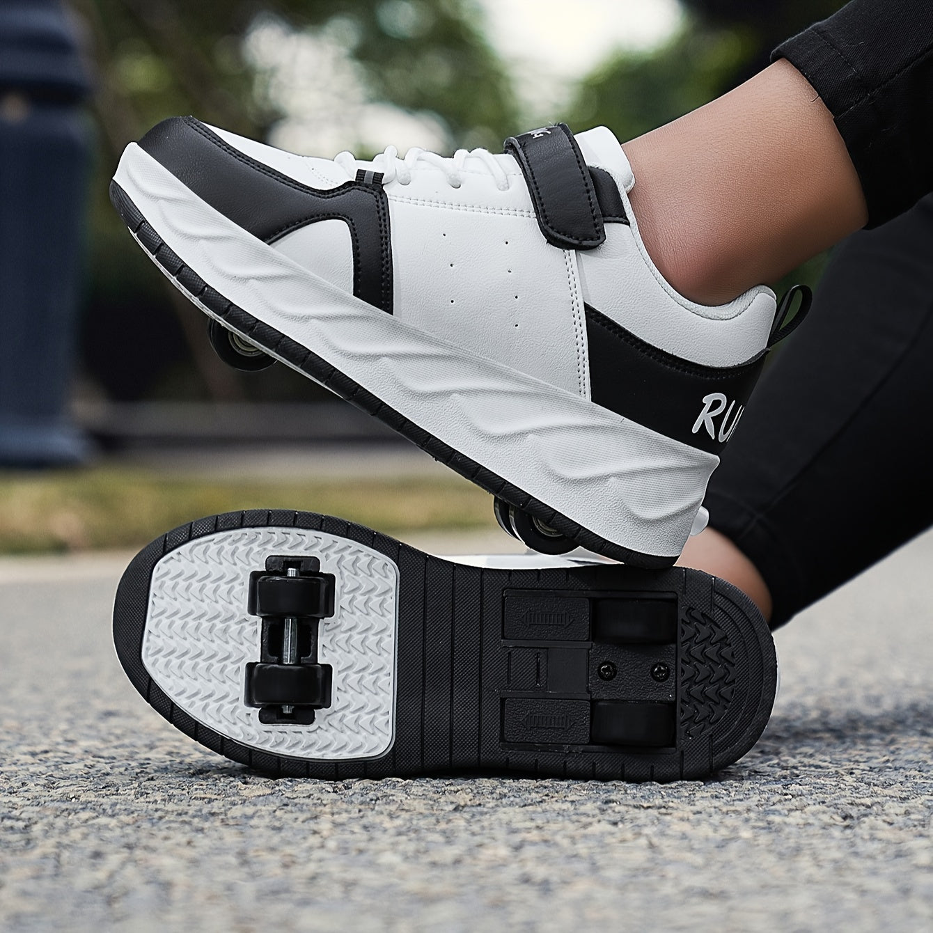 Boys Low Top Roller Skateboard Shoes Lightweight Anti Slip Wheel Shoes