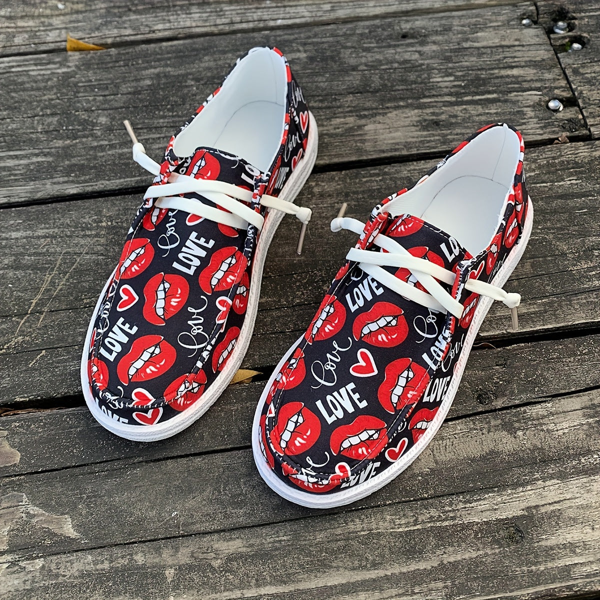 Women's Skateboard Shoes Lips Hearts English Letter Pattern Flat Lace-up Canvas