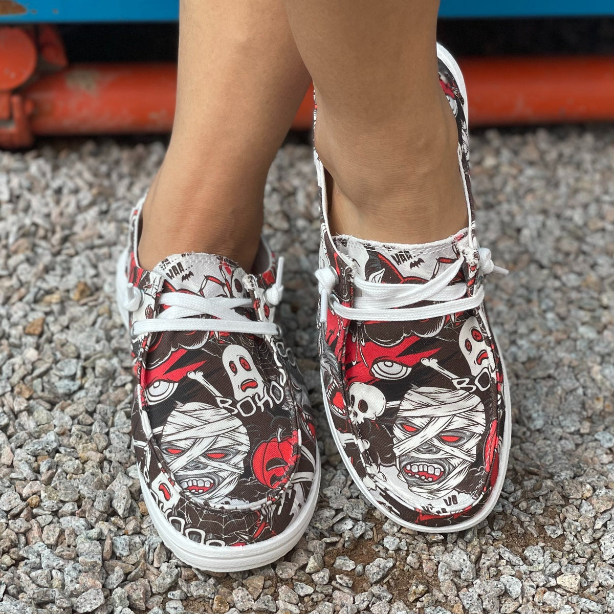 Scary Ghost Face Mummy Print Low Top Sneakers