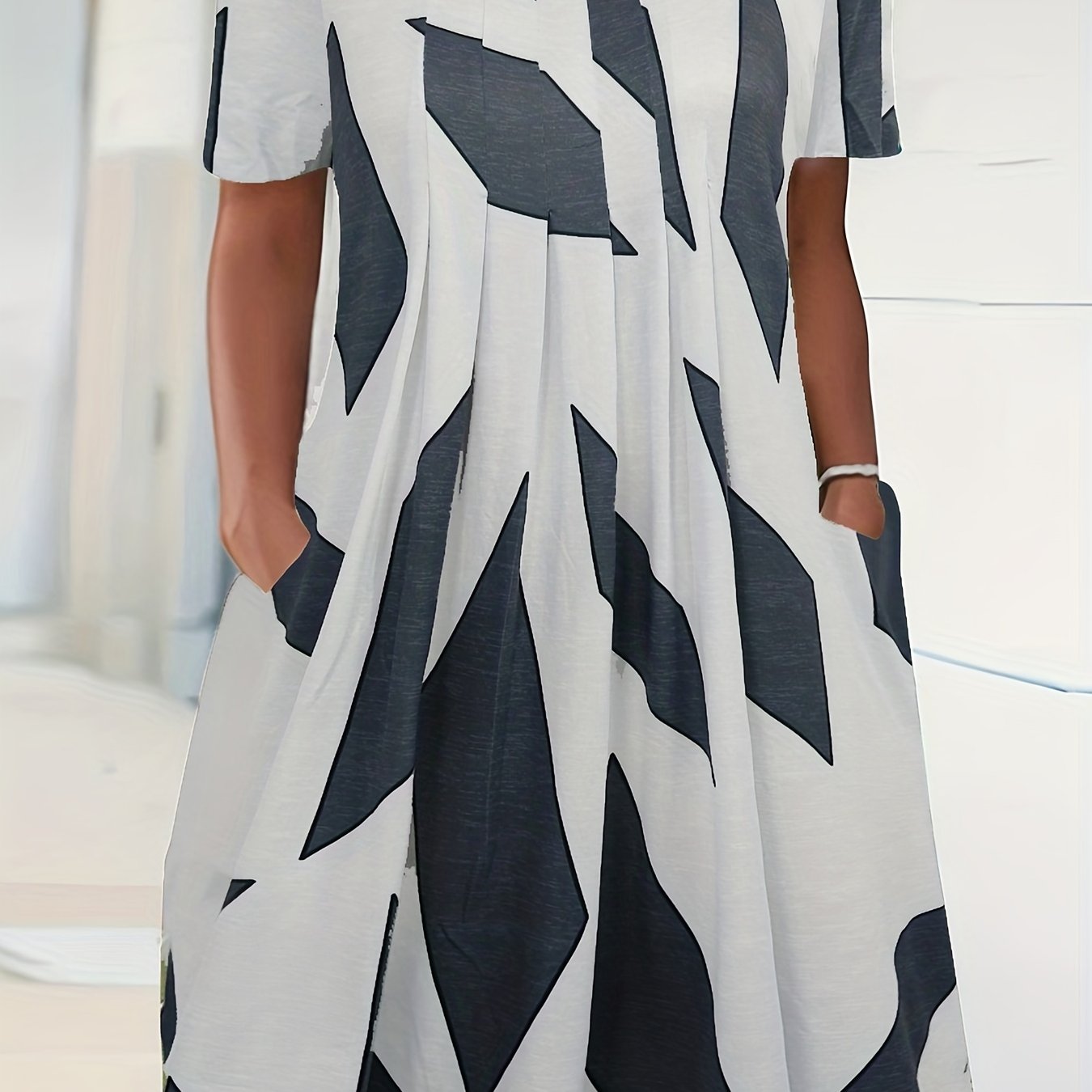  Geometric Print Short Sleeve Round Neck Pleated Dress With Pockets