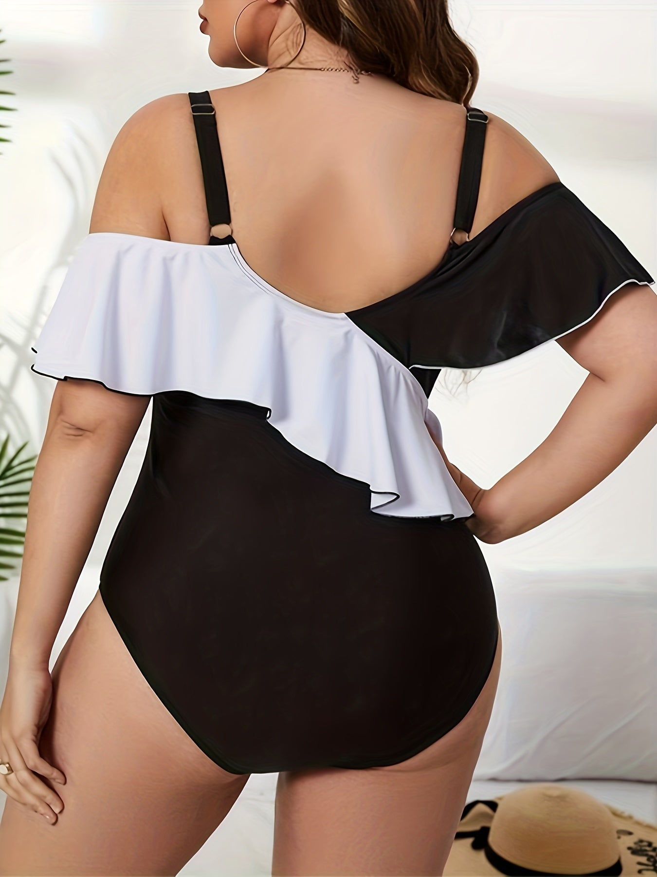  Colorblock Cold Shoulder Round Neck One Piece Swimsuit