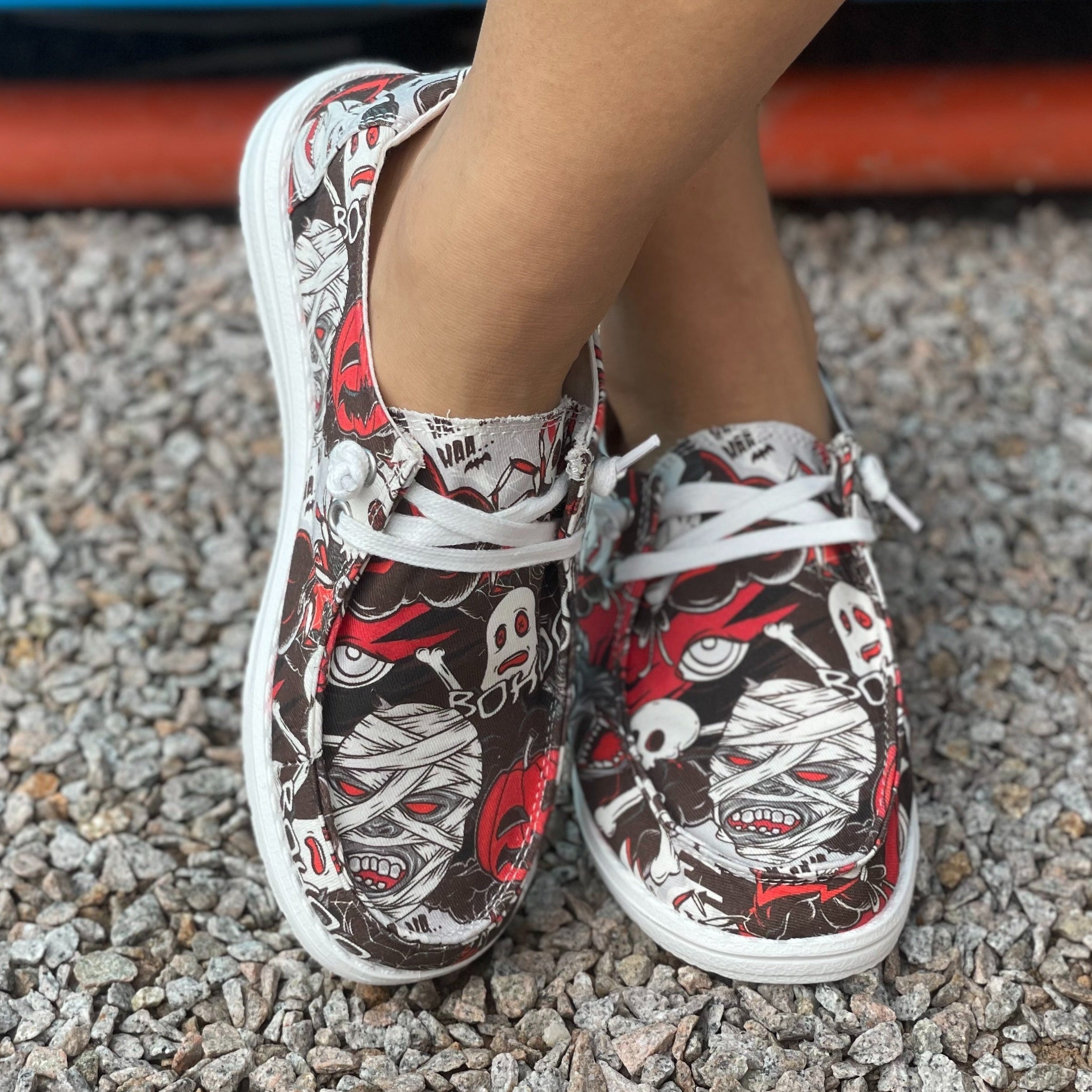 Scary Ghost Face Mummy Print Low Top Sneakers