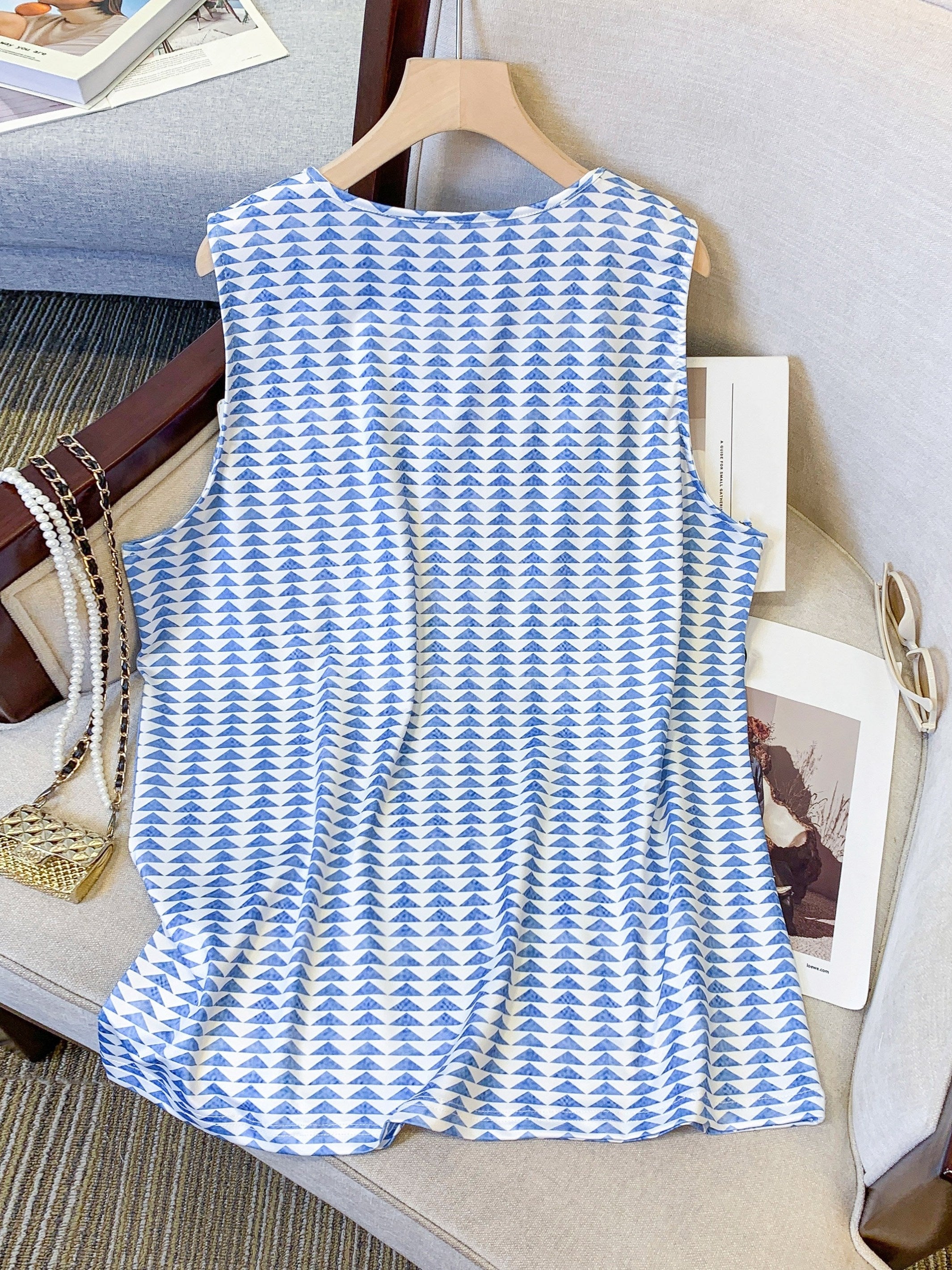 Plus Size Geometric Print V Neck Tank Top