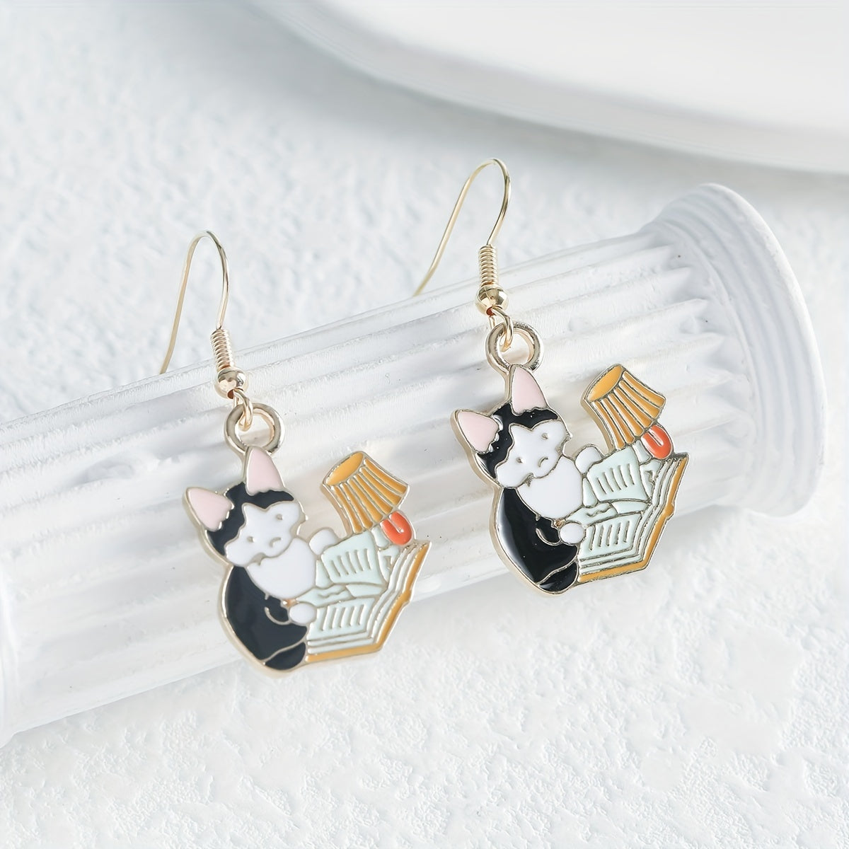 Kitten Night Reading Earrings Ear Jewelry Decoration