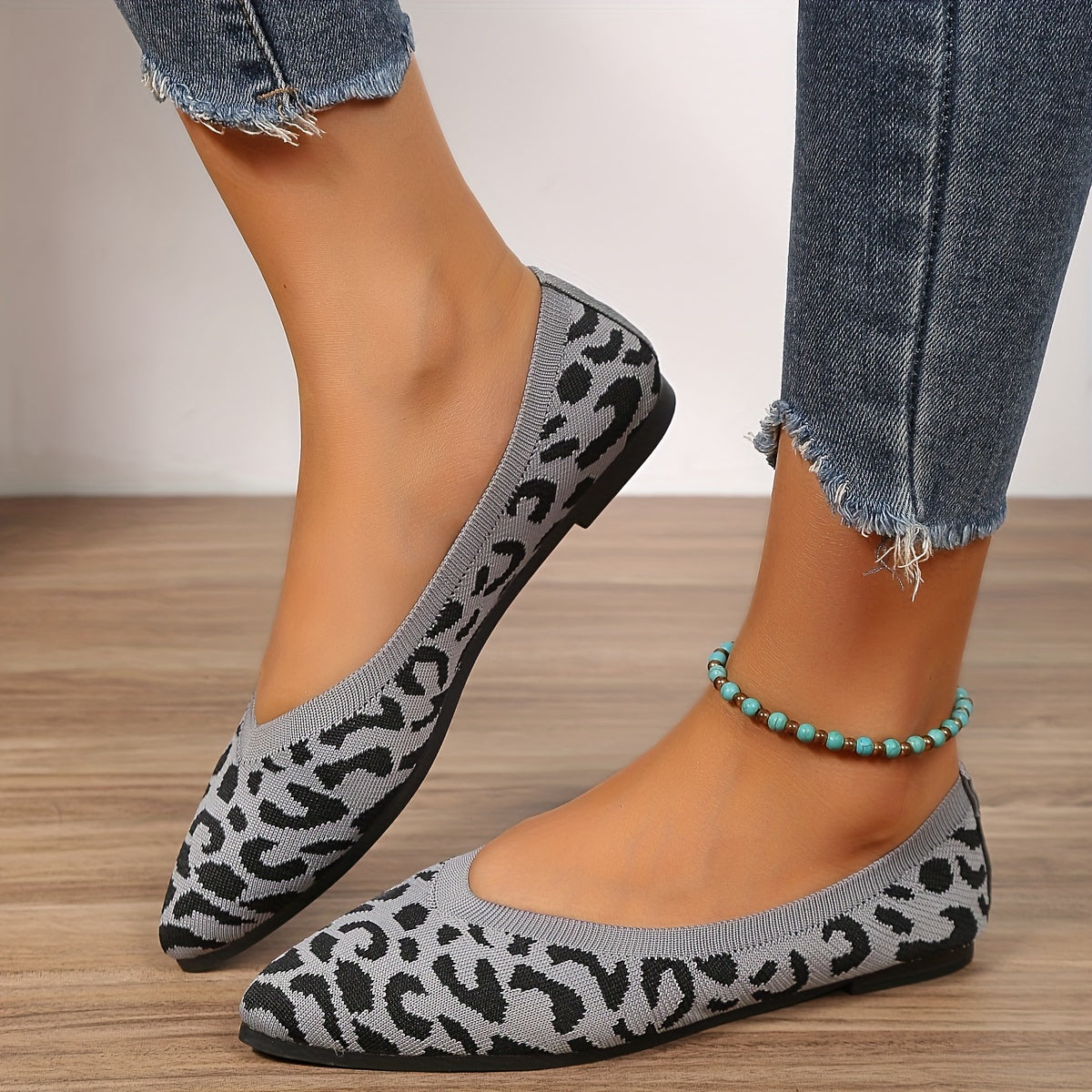 Leopard Print Flat Shoes Breathable Point Toe Lightweight Walking Shoes