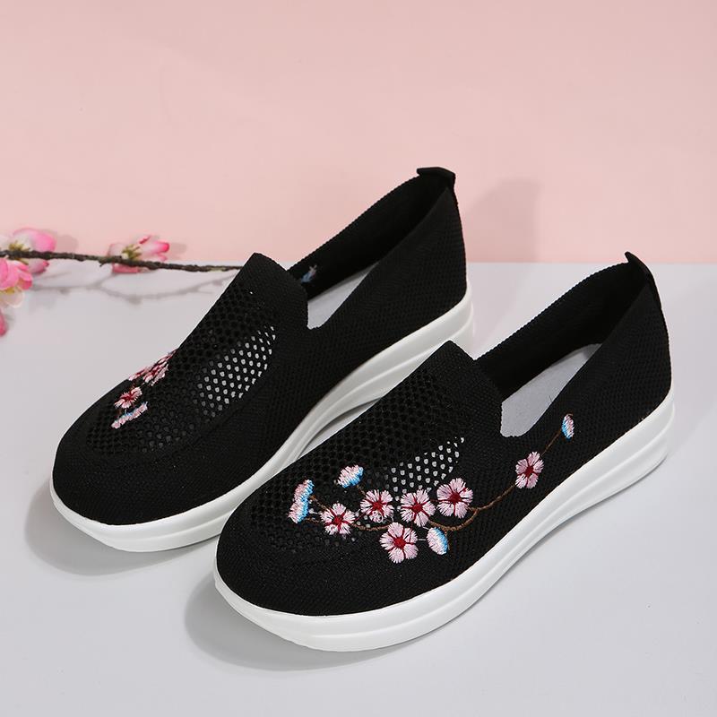 Women's Lightweight Knit Mesh Slip-On Sneakers