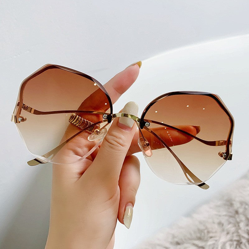 Women Metal Sunglasses UV400 Vintage Ladies Stylish Oversized Square