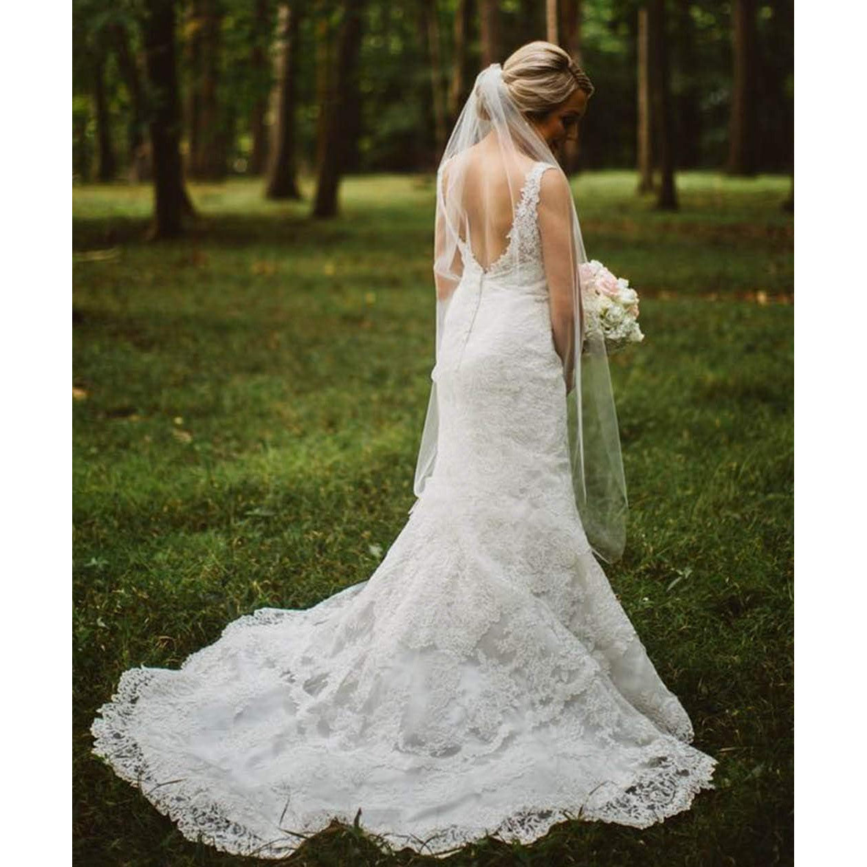 Bride's Fingertip Length Wedding Veil with Comb