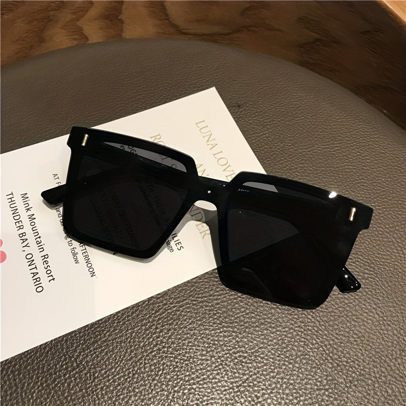 Square Sunglasses Anti Glare Rivet Decor UV400