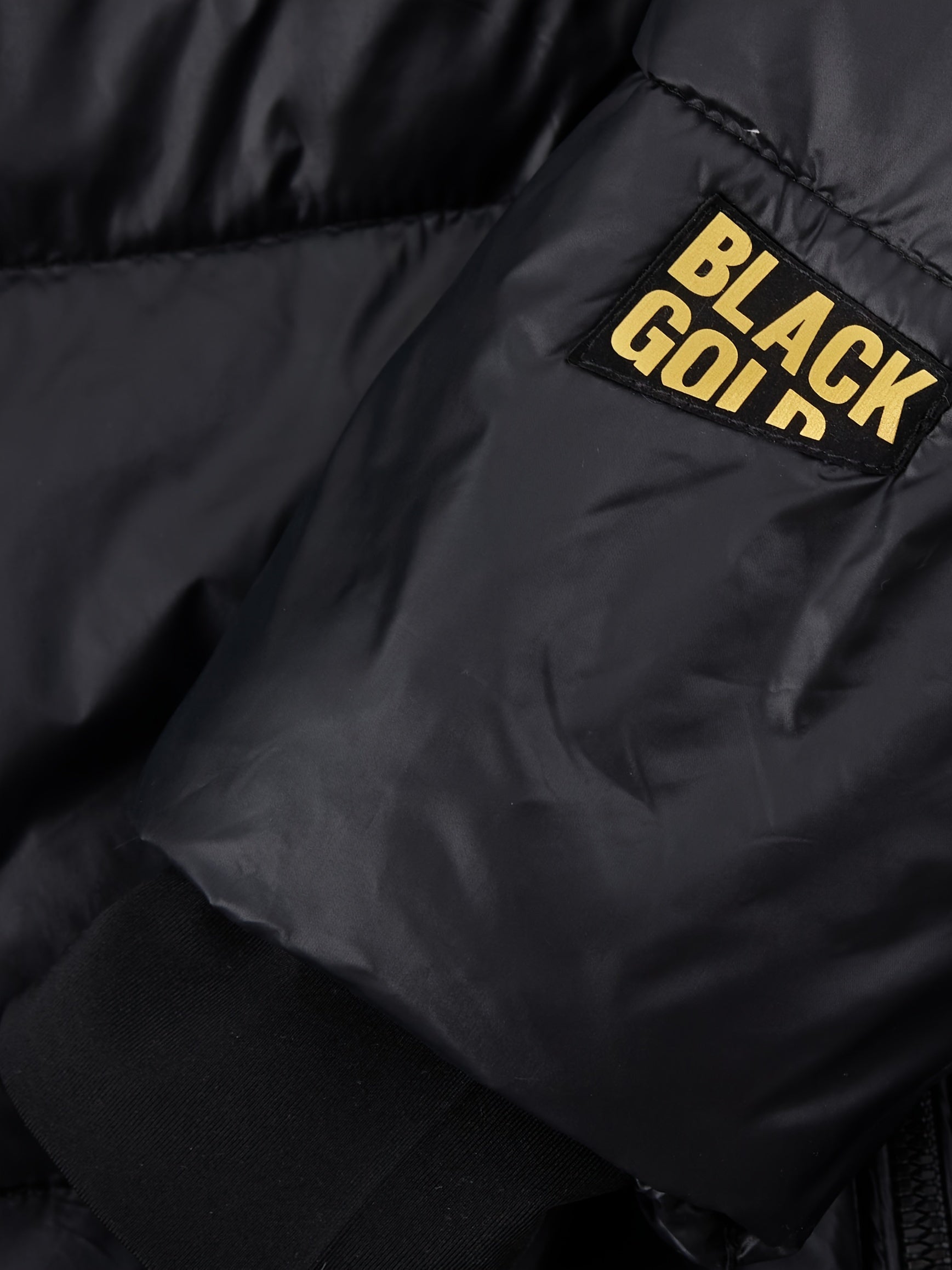 Fashionable Down Jacket for Winter Mountaineering and Hiking