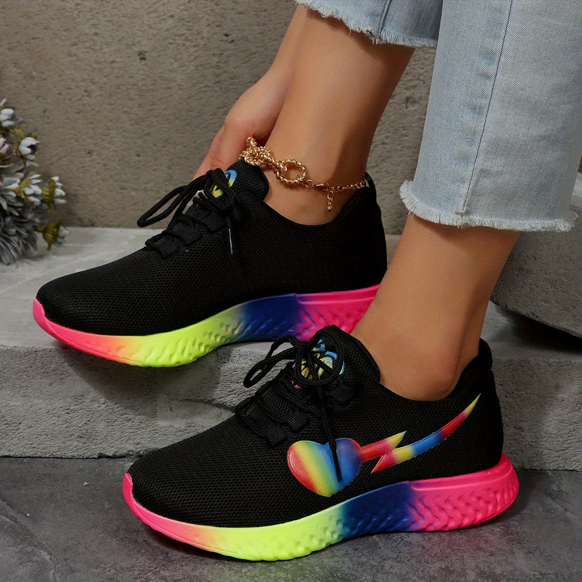 Women's Love Heart Decor Sneakers Lace Up Running Shoes