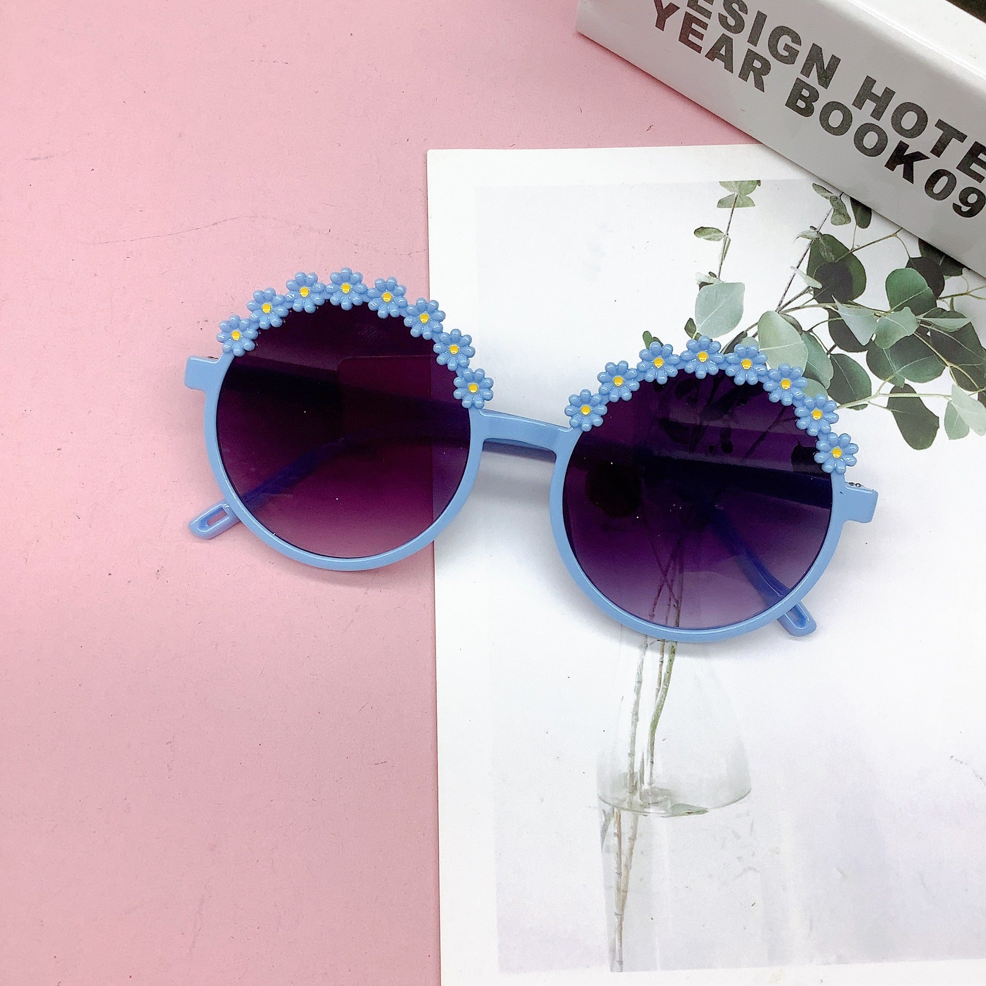 Round Frame Daisy Decorative Outdoor Sunglasses for Girls
