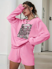  Casual Outfit Set: Graphic Sweatshirt & Shorts