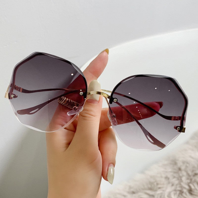 Women Metal Sunglasses UV400 Vintage Ladies Stylish Oversized Square