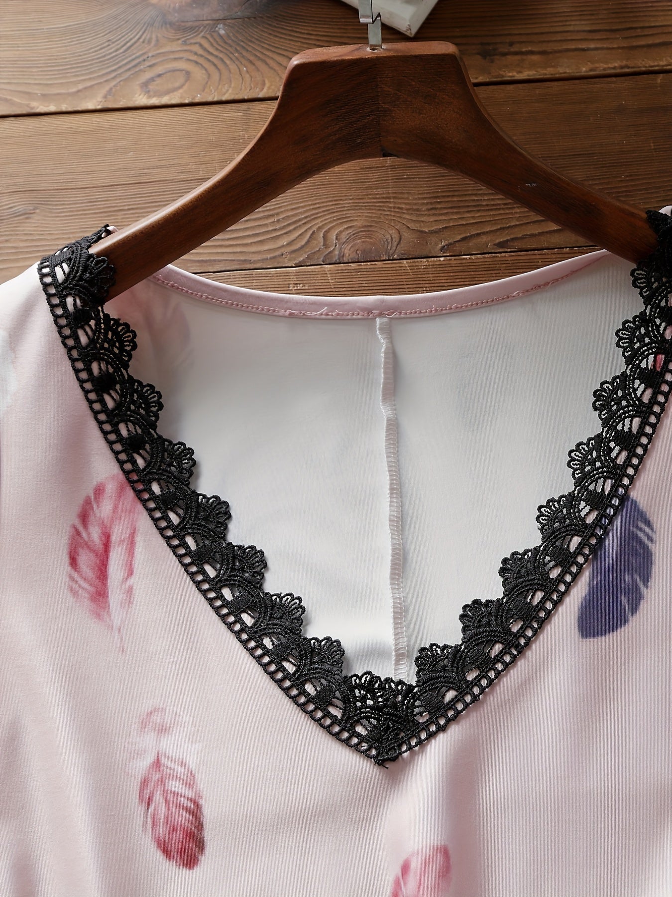  Colorblock Feather Print V-Neck Tank Top