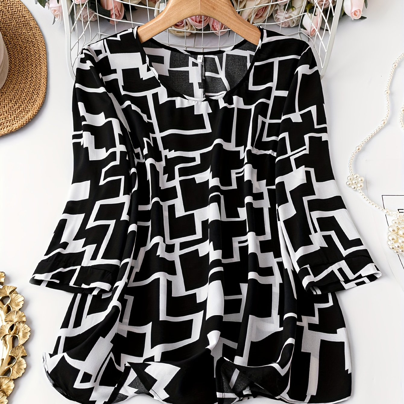  Geometric Print Round Neck Top