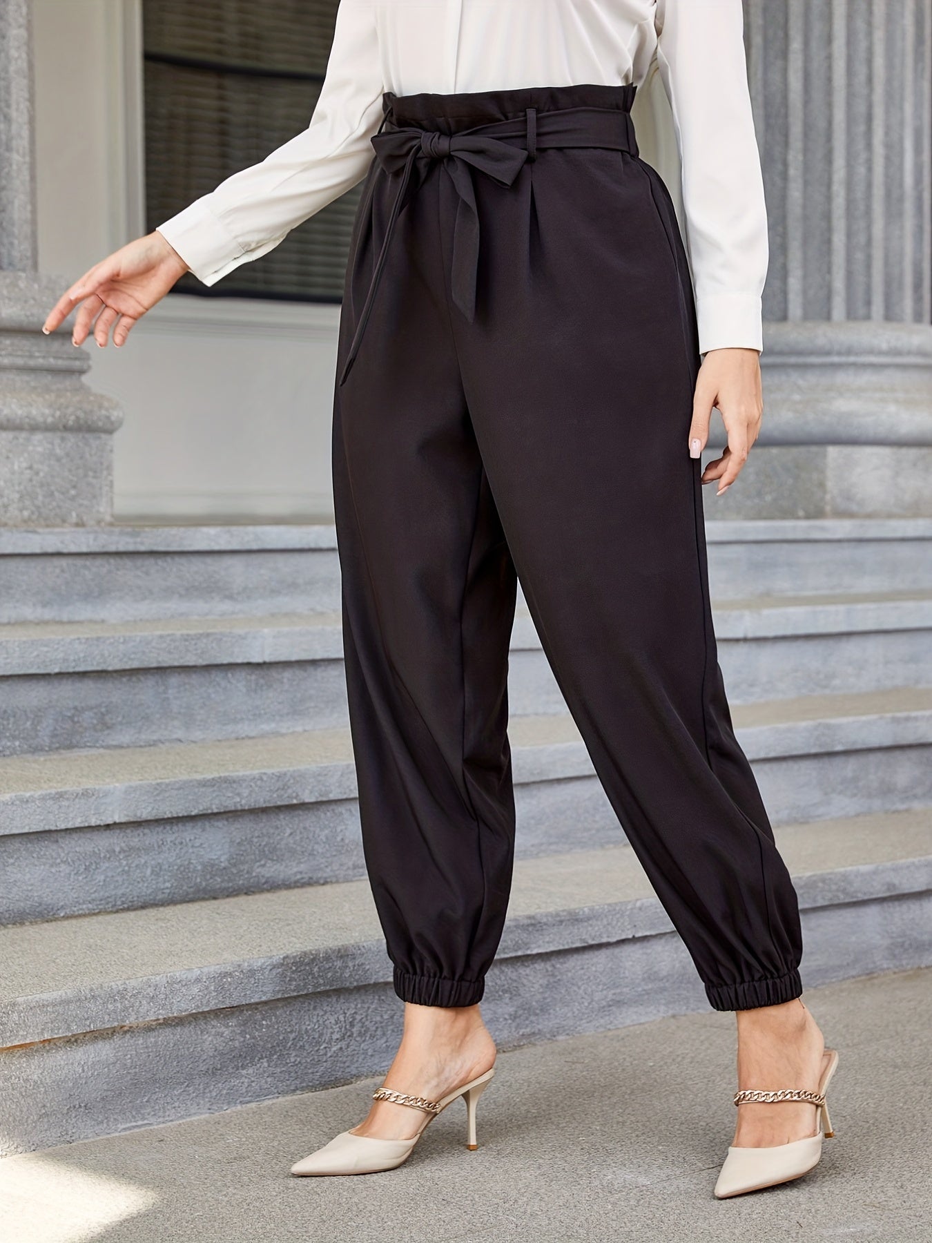 Solid High Rise Jogger Trousers With Belt