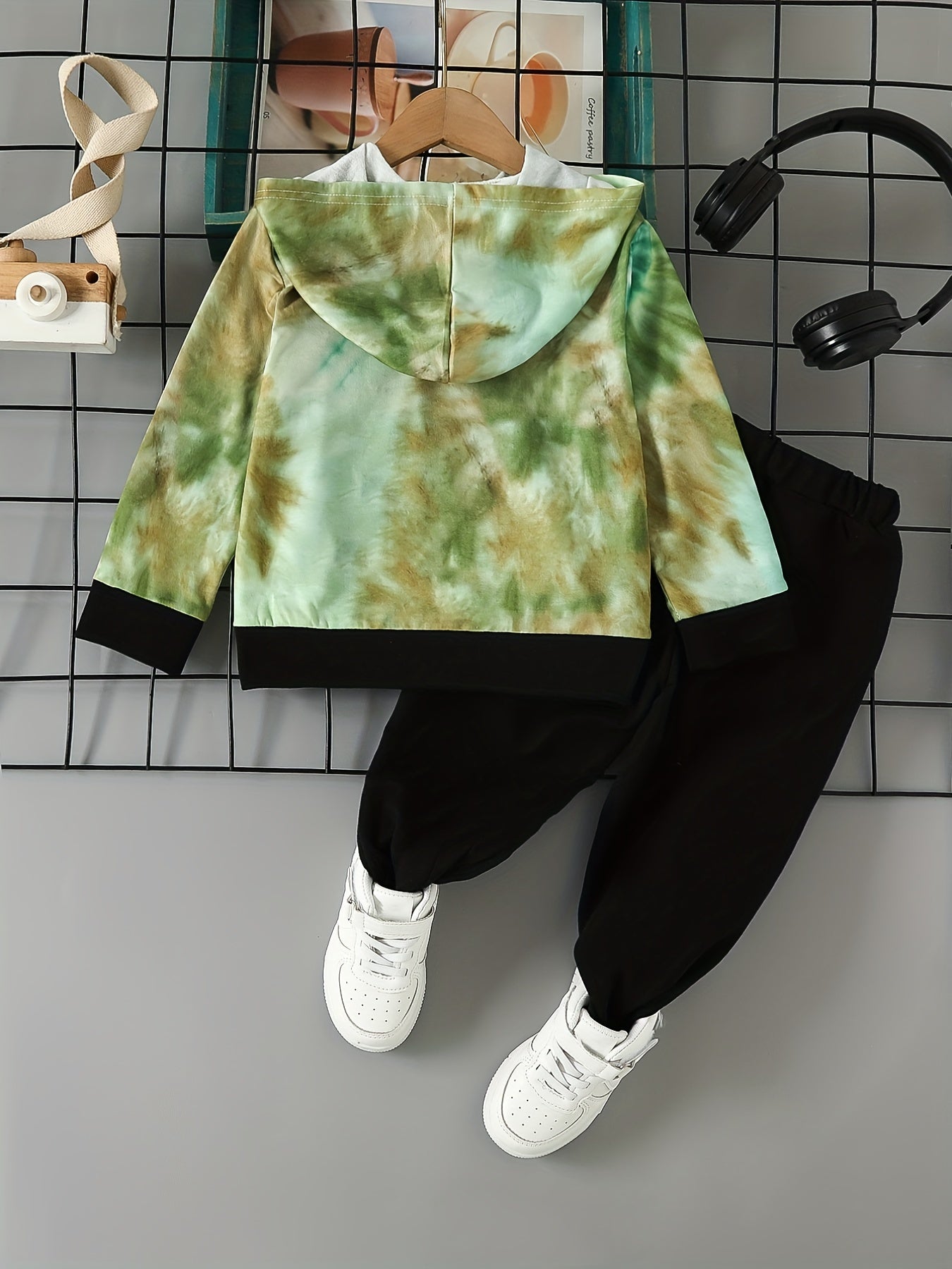 2pcs Boys Tie dye And WILD BOY Letter Graphic Print Boys Casual Hooded Sweatshir