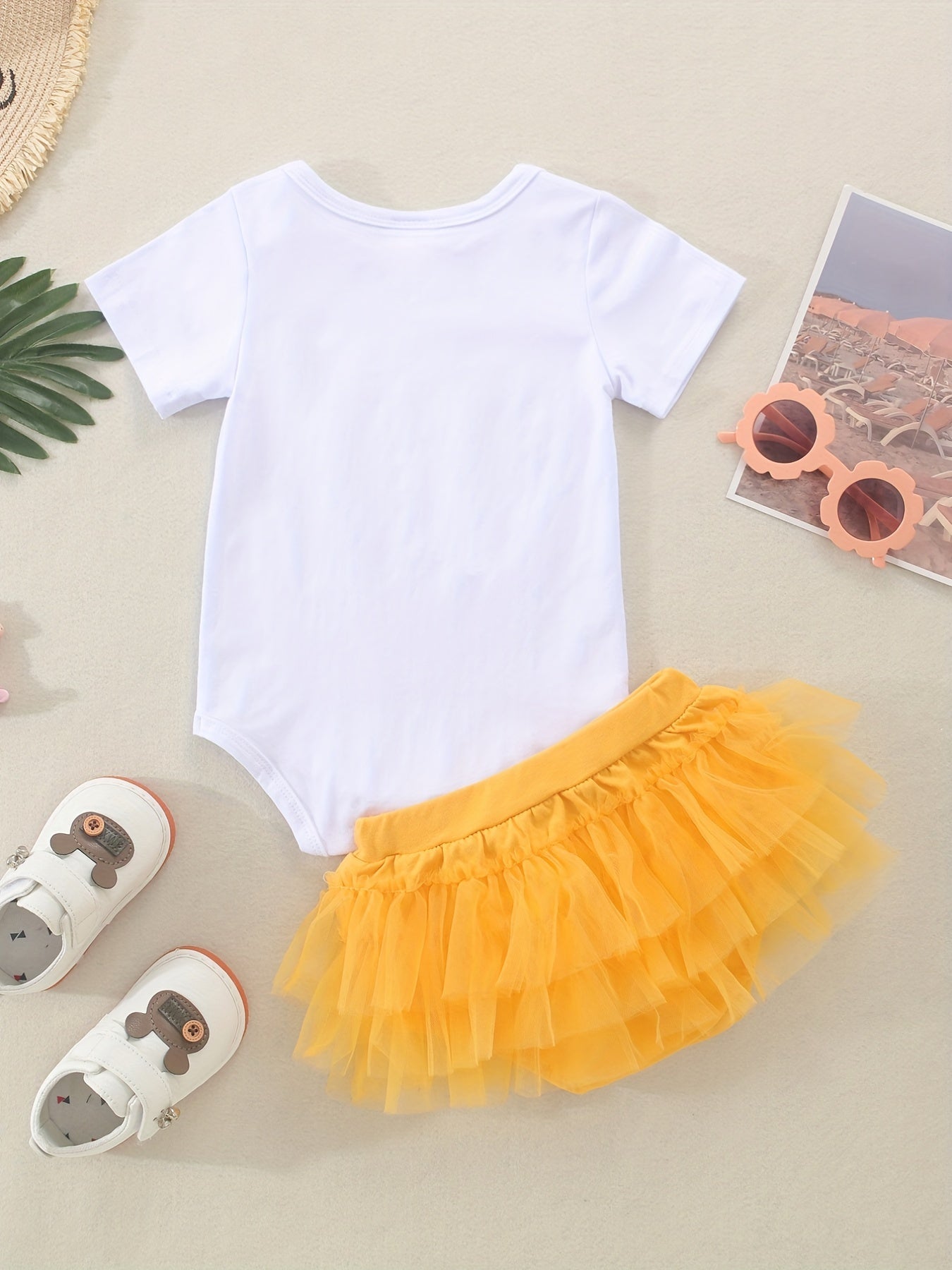 2pcs Baby Girls Floral Print Onesie & Shorts Set