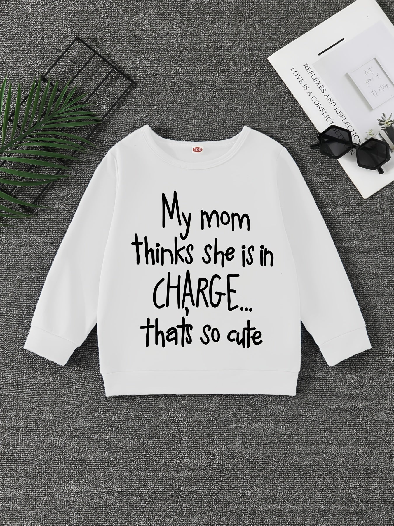 MY MOM THINK SHE IS IN CHARGE Letter Print Boys Casual Pullover Sweatsh