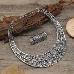 Vintage Style Hollow Jewelry Set with Choker Necklace & Stud Earrings