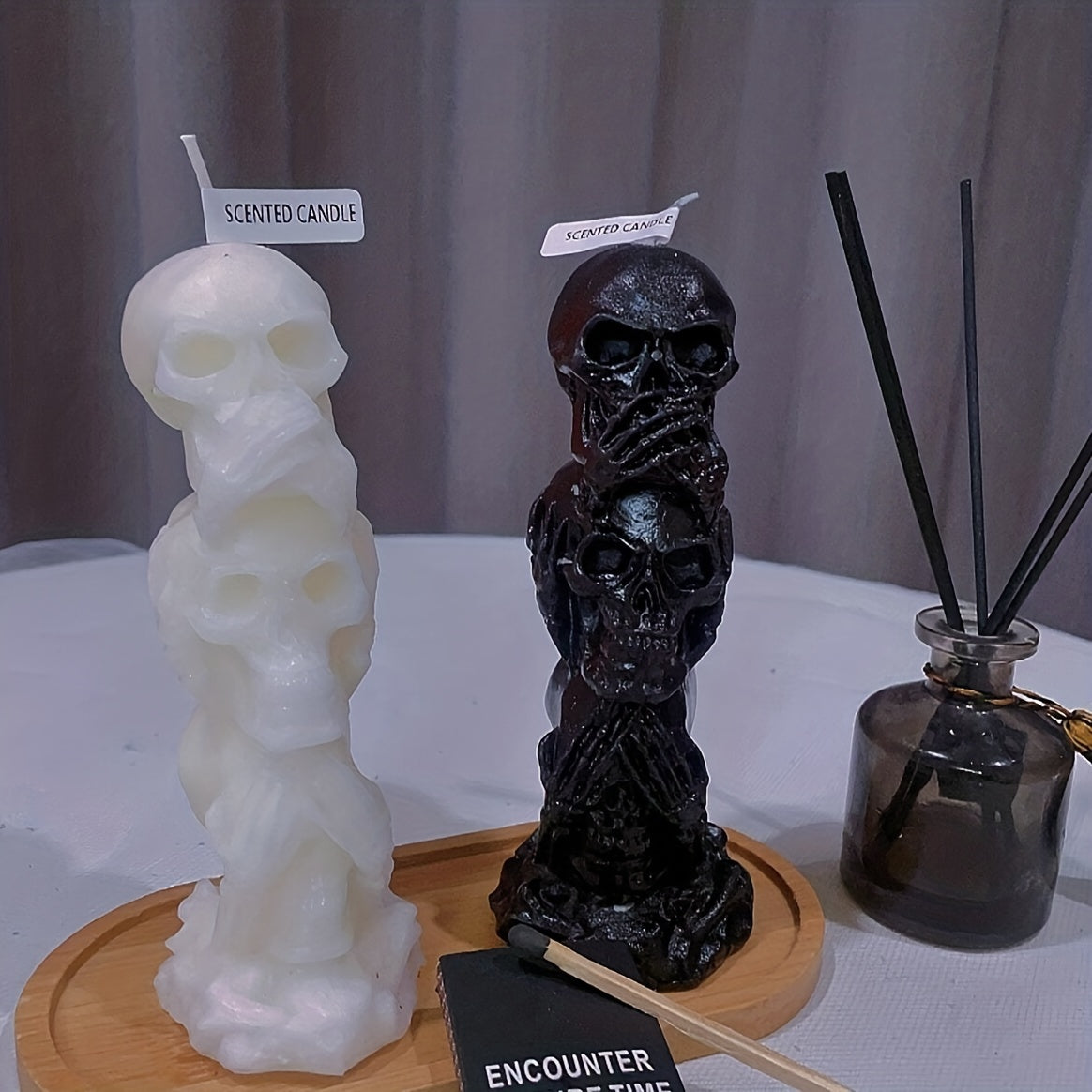 Halloween Triple Skull Swaying Aromatherapy Candle