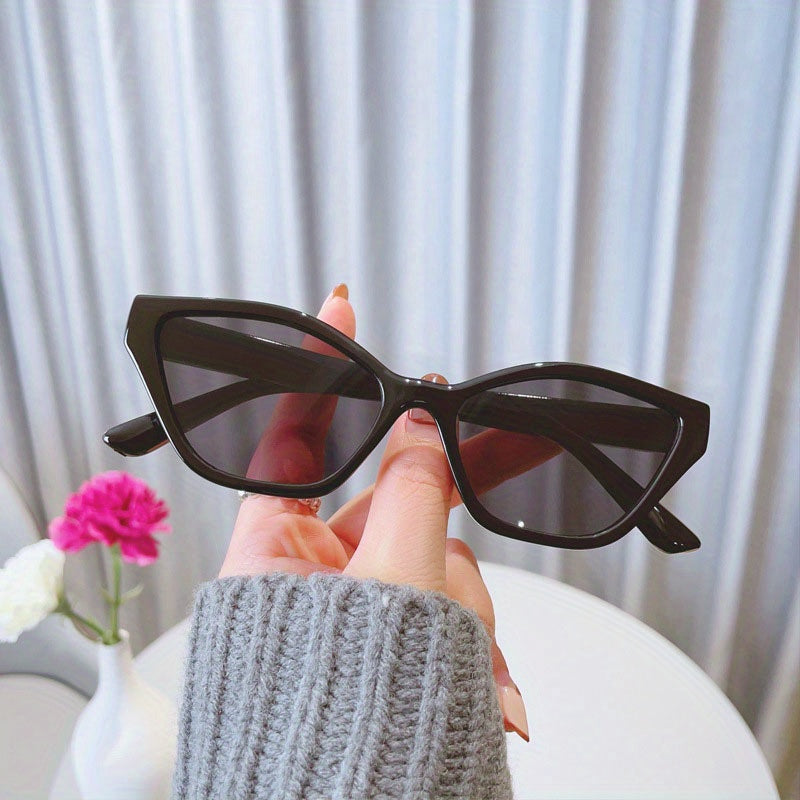 Cat Eye Sunglasses Gradient Lens Minimalist Square Frame Eyewear